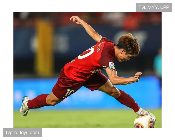 2023年足球新星综合榜揭晓：未来之星闪耀赛场，潜力新秀引全球瞩目