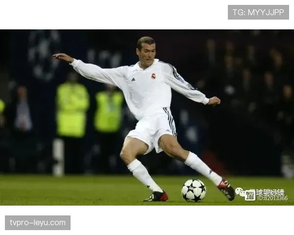 齐达内诠释中场组织艺术，引领未来足球战术新潮流