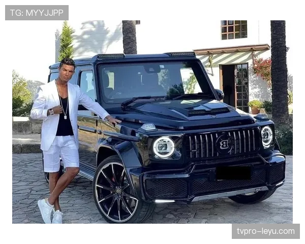 C罗又换豪车了，这车库看一眼钱包都要炸裂